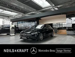 Metalliclack kosmosschwarz Gebraucht 2023 Mercedes A180 AMG Limousine | 32.450 € (Etwas zu teuer)