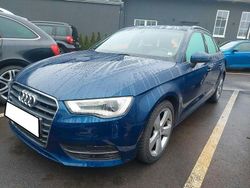 Blau Gebraucht 2015 Audi A3 Sportback Ambition Kleinwagen | 13.990 € (Fairer Preis)