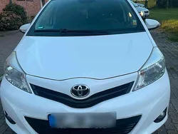 Weiß Gebraucht 2013 Toyota Yaris Kleinwagen | 4.000 €