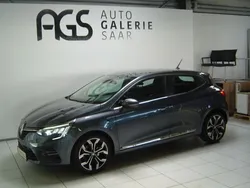 Grau Gebraucht 2022 Renault Clio V Intens Limousine | 16.999 € (Fairer Preis)