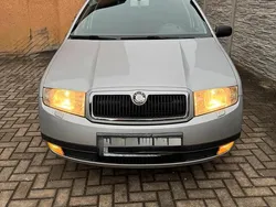 Grau Gebraucht 2002 Skoda Fabia Limousine | 899 € (Fairer Preis)