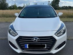 Weiß Gebraucht 2017 Hyundai i40 Premium Kombi | 16.750 € (Teuer)