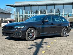 Sophistograu Gebraucht 2023 BMW 530e M Sport Kombi | 46.380 € (Teuer)