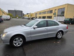 Silber Gebraucht 2003 Mercedes E240 Elegance Limousine | 5.950 € (Etwas zu teuer)