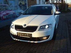 Weiß Gebraucht 2016 Skoda Octavia Joy Kombi | 11.400 € (Guter Preis)