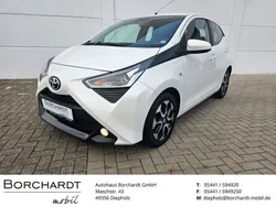 Weiß Gebraucht 2019 Toyota Aygo X-play Kleinwagen | 9.480 € (Fairer Preis)