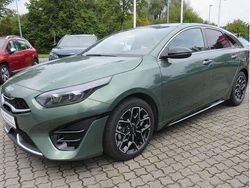 Experience green metallic Neu 2025 Kia ProCeed GT-Line Kleinwagen | 29.420 € (Fairer Preis)