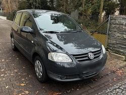 Grau Gebraucht 2008 VW Fox Kleinwagen | 2.550 € (Teuer)