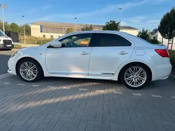 Weiß Gebraucht 2010 Suzuki Kizashi Sport Limousine | 8.500 € (Etwas zu teuer)