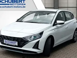 Atlas white / sol Gebraucht 2024 Hyundai i20 Trend Limousine | 19.490 € (Guter Preis)