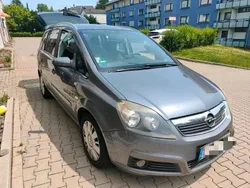 Grau Gebraucht 2007 Opel Zafira Van / Kleinbus | 4.000 € (Teuer)