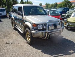 Gelb Gebraucht 1997 Mitsubishi Pajero SUV | 5.899 €