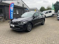 Schwarz Gebraucht 2022 VW Tiguan Life SUV | 29.799 € (Fairer Preis)