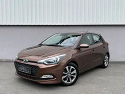 Braun Gebraucht 2016 Hyundai i20 Trend Limousine | 8.590 € (Fairer Preis)