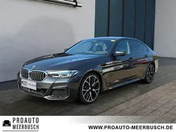 Grau Gebraucht 2023 BMW 530 M Sport Limousine | 44.999 € (Fairer Preis)