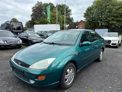 Grün Gebraucht 1999 Ford Focus Ghia Limousine | 950 € (Superpreis)