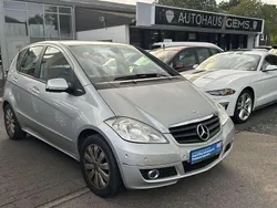 Polarsilber metalliclack Gebraucht 2009 Mercedes A180 Edition Limousine | 3.490 € (Fairer Preis)