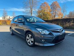 Grau Gebraucht 2011 Hyundai i30 Comfort Limousine | 2.990 € (Guter Preis)