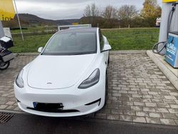 Weiß Gebraucht 2024 Tesla Model Y Long Range RWD SUV | 40.999 € (Teuer)