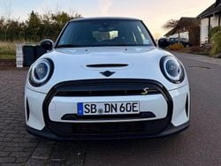 Weiß Gebraucht 2022 Mini Cooper SE Classic Kleinwagen | 17.900 € (Guter Preis)