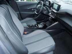 Artense grau Gebraucht 2021 Peugeot e-2008 Allure SUV | 20.900 € (Teuer)