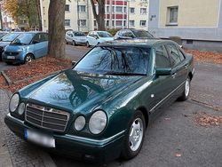 Grün Gebraucht 1999 Mercedes 240 Limousine | 1.999 €