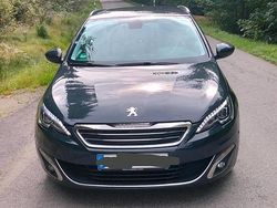 Grau Gebraucht 2016 Peugeot 308 Kombi | 6.000 €