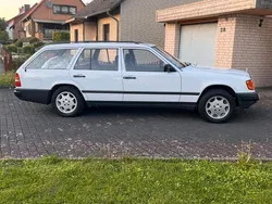 Weiß Gebraucht 1988 Mercedes E230 Kombi | 10.500 €