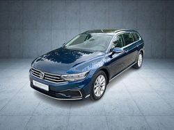Aquamarinblau metallic (metallic) Gebraucht 2020 VW Passat GTE Kombi | 21.979 € (Fairer Preis)