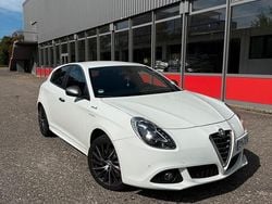 Weiß Gebraucht 2015 Alfa Romeo Giulietta Quadrifoglio Verde Kleinwagen | 11.599 € (Fairer Preis)