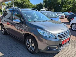 Gris platinium Gebraucht 2016 Peugeot 2008 Style SUV | 7.990 € (Guter Preis)