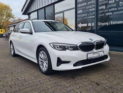 Alpinweiss iii Gebraucht 2022 BMW 318 Advantage Kombi | 23.990 € (Guter Preis)