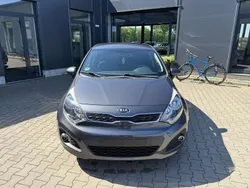 Grau Gebraucht 2013 Kia Rio DREAM-TEAM Edition Kleinwagen | 5.990 € (Fairer Preis)