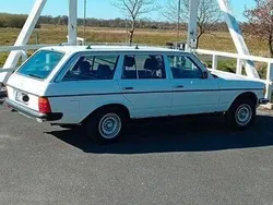 Weiß Gebraucht 1984 Mercedes E230 Kombi | 14.000 €