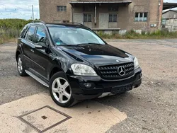 Schwarz Gebraucht 2005 Mercedes ML320 SUV | 6.999 €