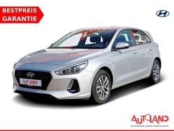 Silber Gebraucht 2018 Hyundai i30 Select Limousine | 12.990 € (Etwas zu teuer)