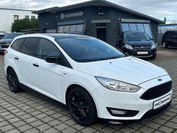 Weiß Gebraucht 2017 Ford Focus ST-Line Limousine | 9.990 € (Etwas zu teuer)
