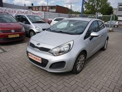 Silber Gebraucht 2014 Kia Rio Edition 7 Limousine | 4.700 € (Fairer Preis)