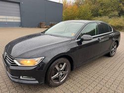 Schwarz Gebraucht 2016 VW Passat Comfortline Limousine | 10.900 € (Superpreis)