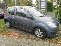 Grau Gebraucht 2009 Renault Twingo Kleinwagen | 2.350 €