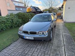 Grau Gebraucht 2002 BMW 735 Limousine | 12.000 €