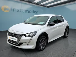 Weiß Gebraucht 2022 Peugeot e-208 Allure Kleinwagen | 18.499 € (Etwas zu teuer)