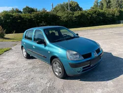 Grün Gebraucht 2004 Renault Clio II Kleinwagen | 2.000 € (Fairer Preis)