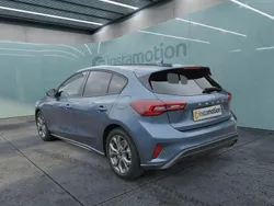 Blau Gebraucht 2024 Ford Focus Limousine | 26.399 € (Fairer Preis)