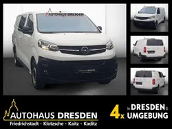 Jade weiss Gebraucht 2022 Opel Vivaro Van | 10.990 €