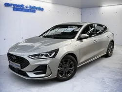 Silber Gebraucht 2024 Ford Focus ST-Line Limousine | 26.390 € (Guter Preis)