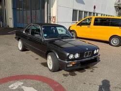 Schwarz Gebraucht 1987 BMW 325 Cabriolet Performance Cabrio | 22.999 €