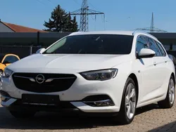 Weiß Gebraucht 2017 Opel Insignia Dynamic Kombi | 14.850 € (Fairer Preis)