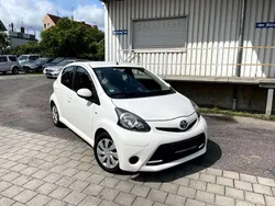 Weiß Gebraucht 2013 Toyota Aygo Cool Kleinwagen | 3.799 € (Fairer Preis)