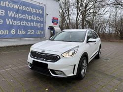 Weiß Gebraucht 2016 Kia Niro Spirit SUV | 9.999 € (Fairer Preis)